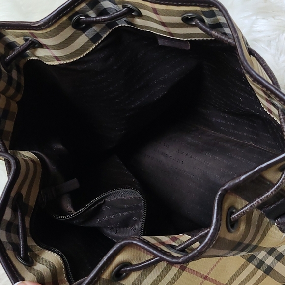 💯 Authentic Burberry Handbag 🍀 - Picture 9 of 14